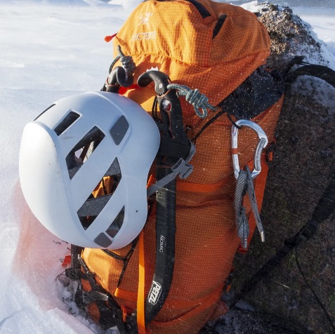 як кріпити каску